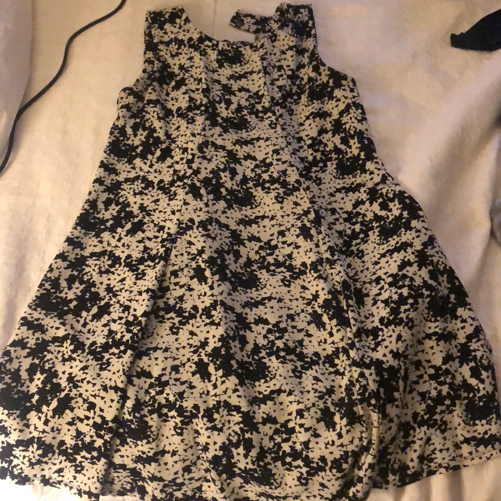 Black white design dress